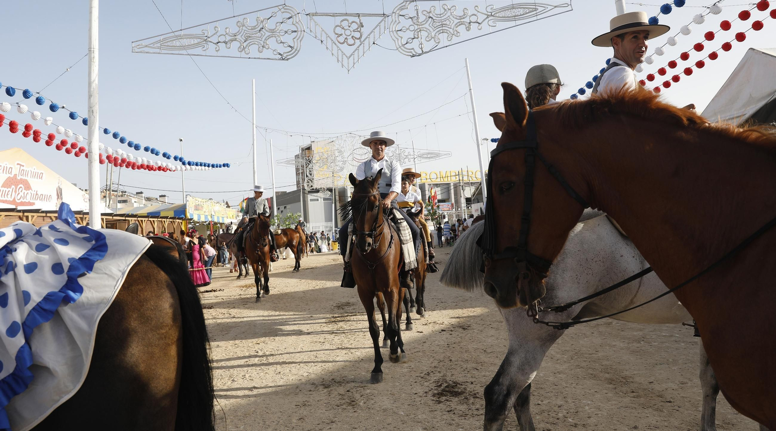 Búscate en las fotos del viernes en la Feria de Tarifa