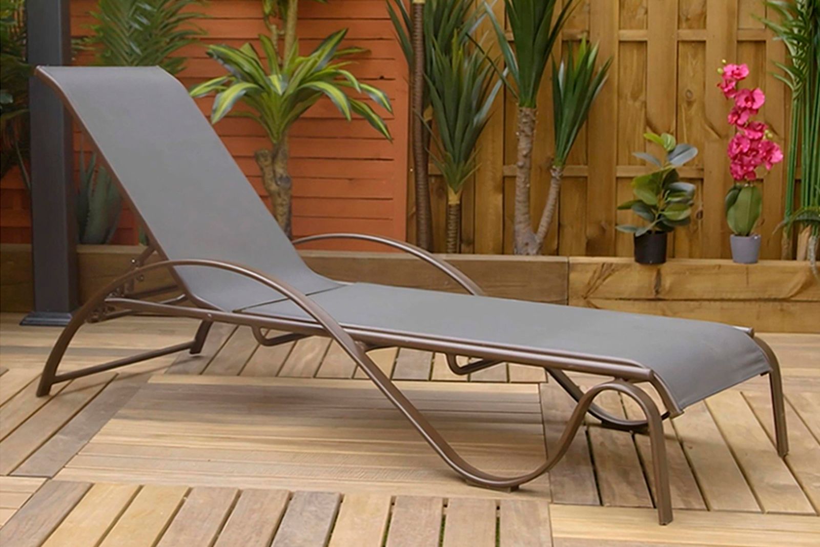 La tumbona de Leroy Merlín perfecta para decorar tu jardín ¡ahora está rebajada un 25%!