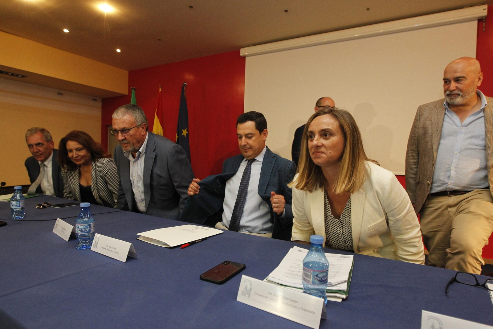 Fotogalería reunión Presidente Junta Andalucía, Juanma Moreno, con dueños viviendas irregulares del Almanzora