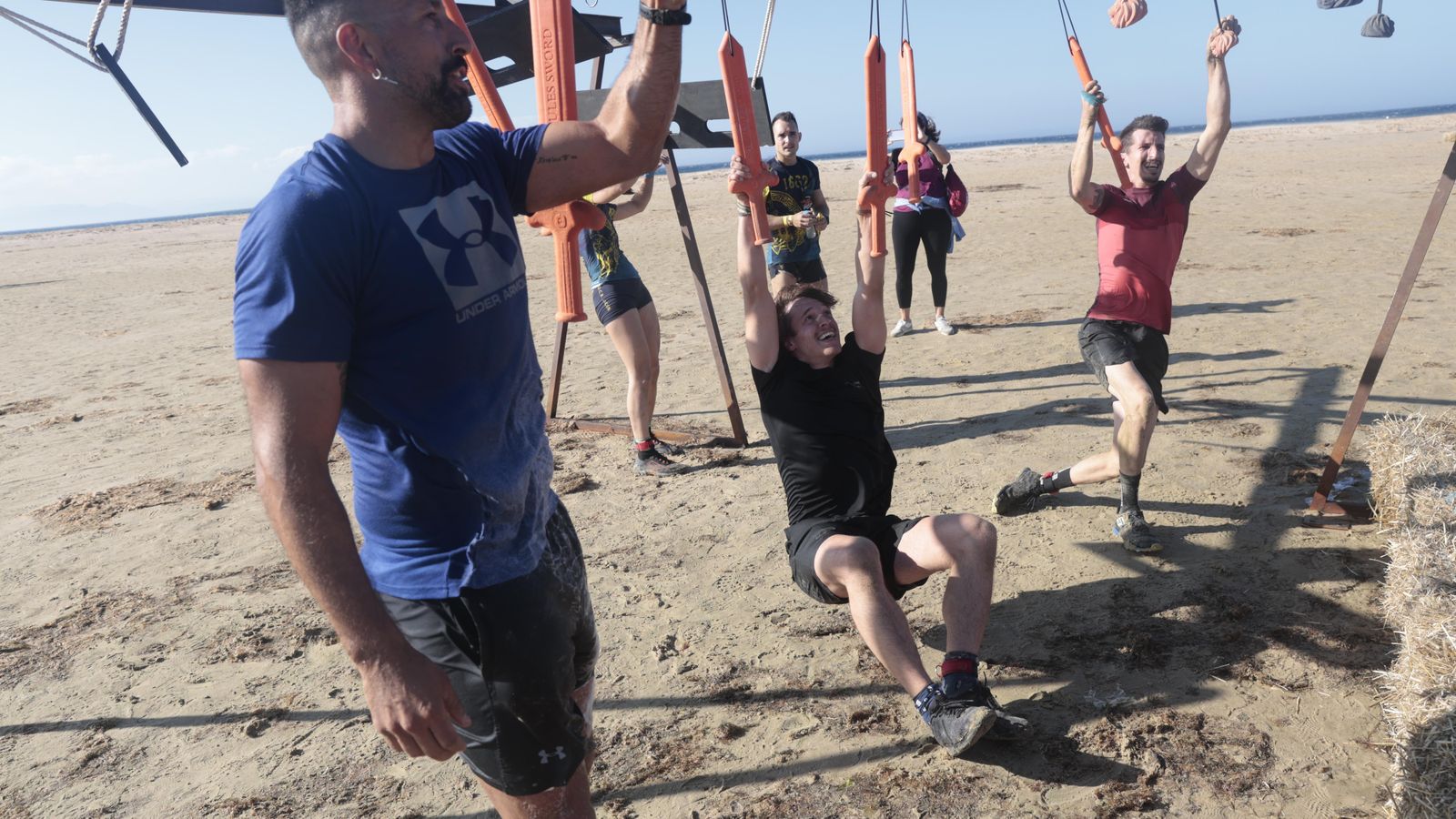 Carrera de obstáculos Adrenaline Race, en la playa de los Lances, en imágenes