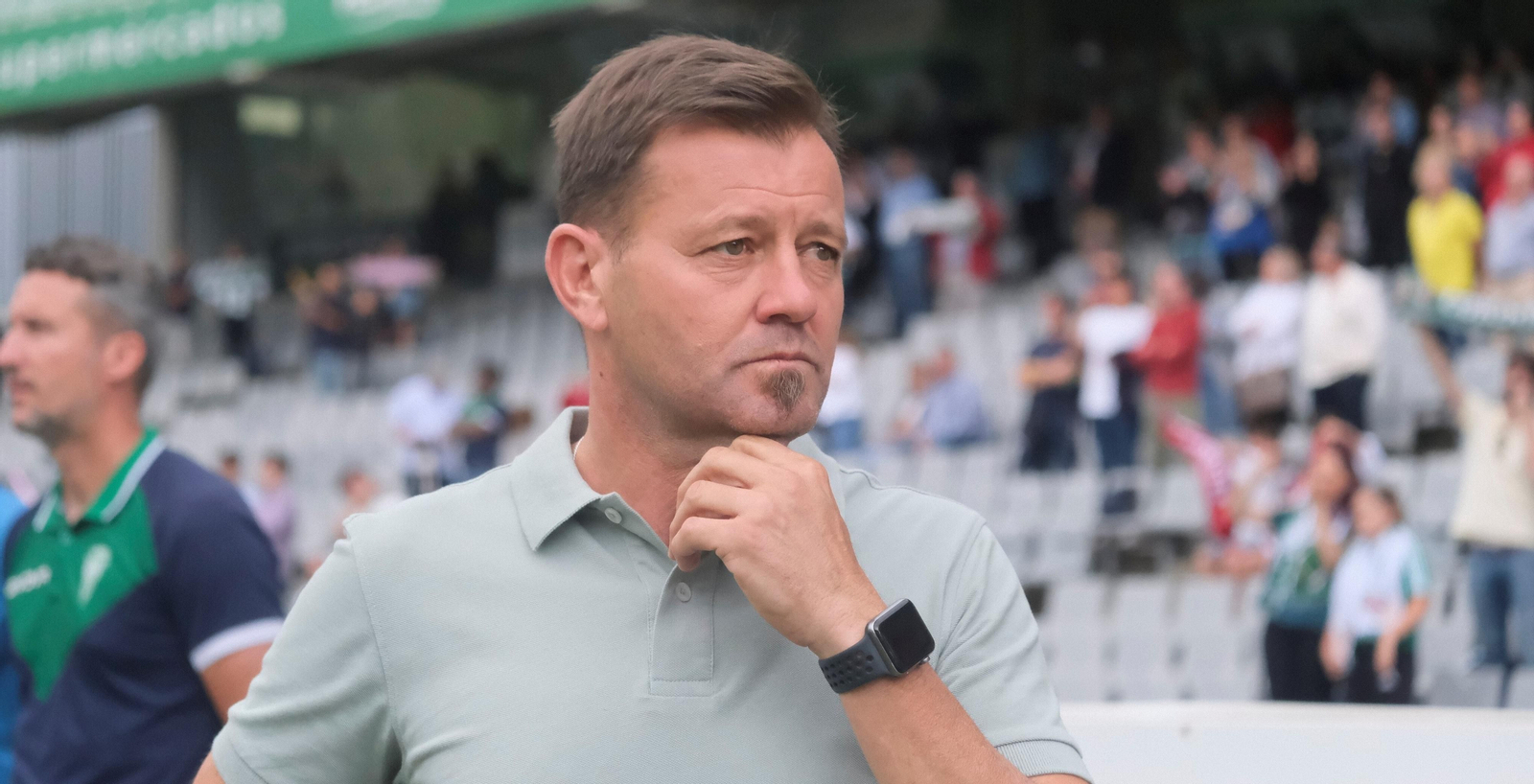 Manuel Mosquera, antes de arrancar el Córdoba CF - Badajoz.