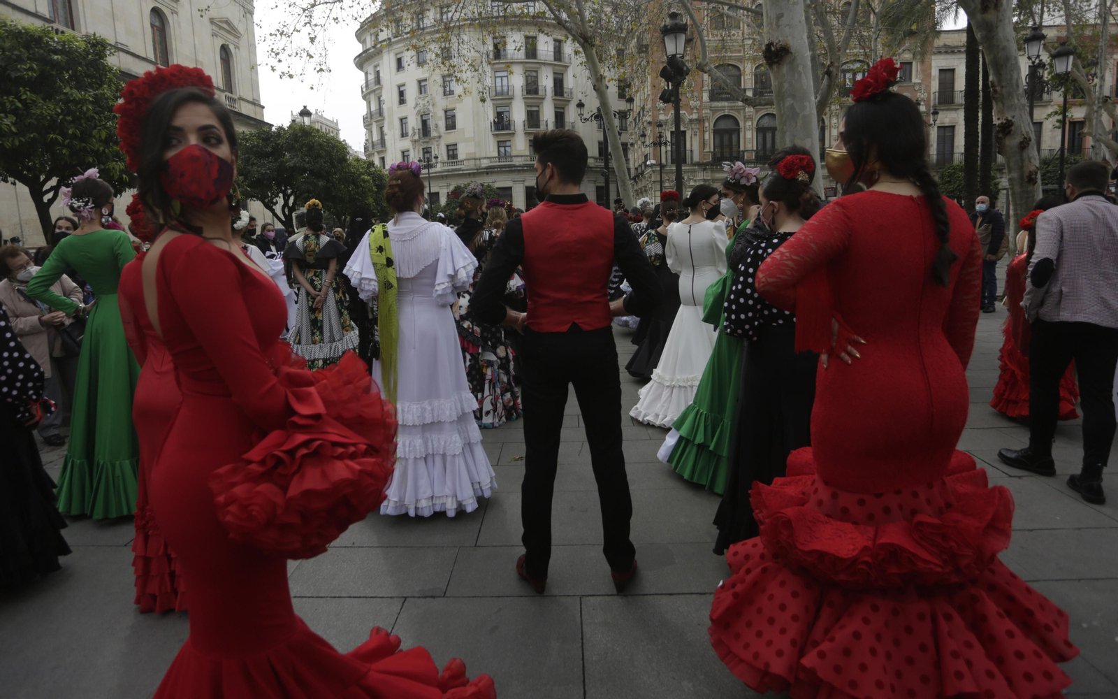 Las imágenes de la manifestación del sector de la moda flamenca