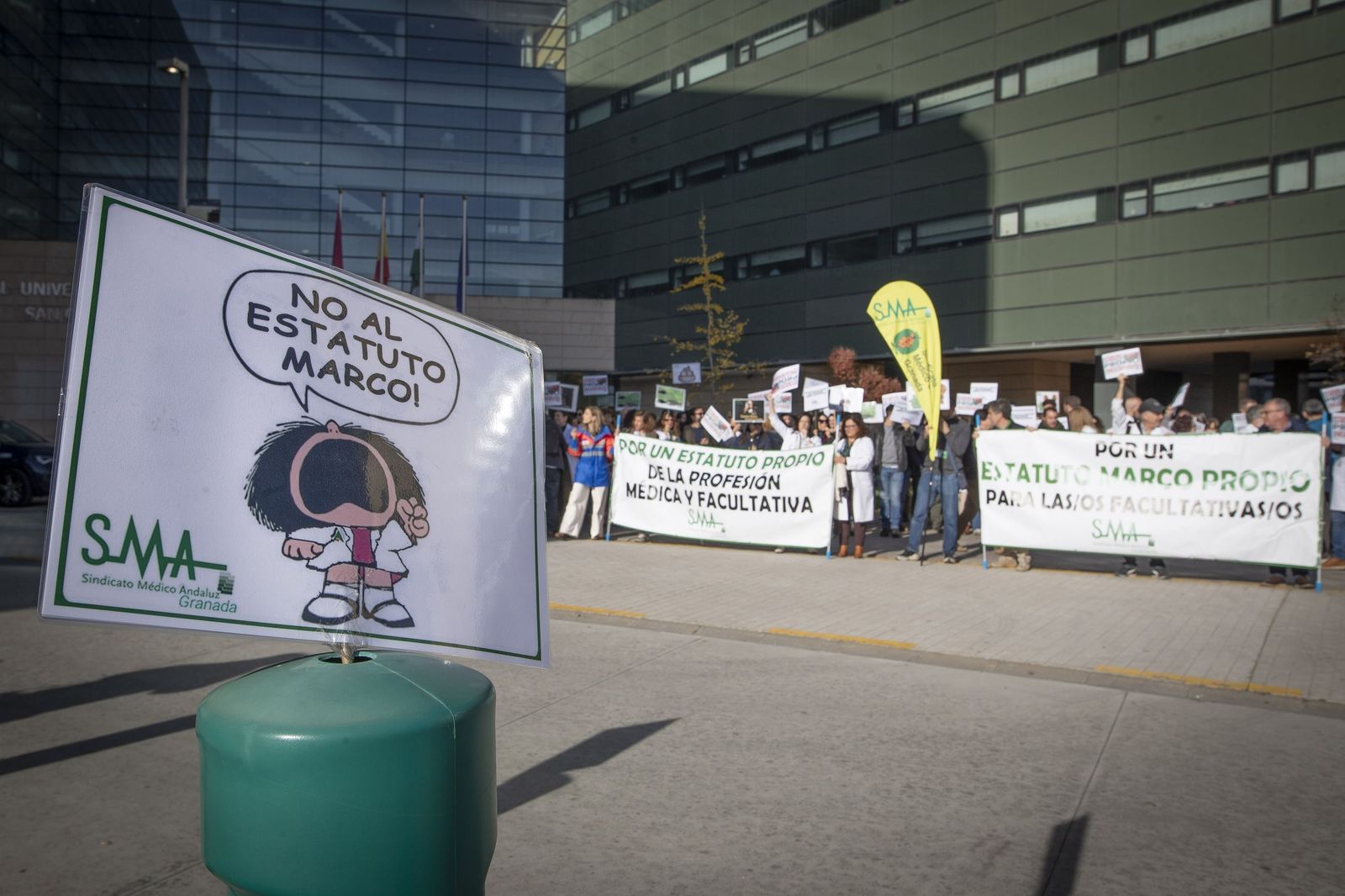 Protesta de los médicos el pasado año en el Clínico.