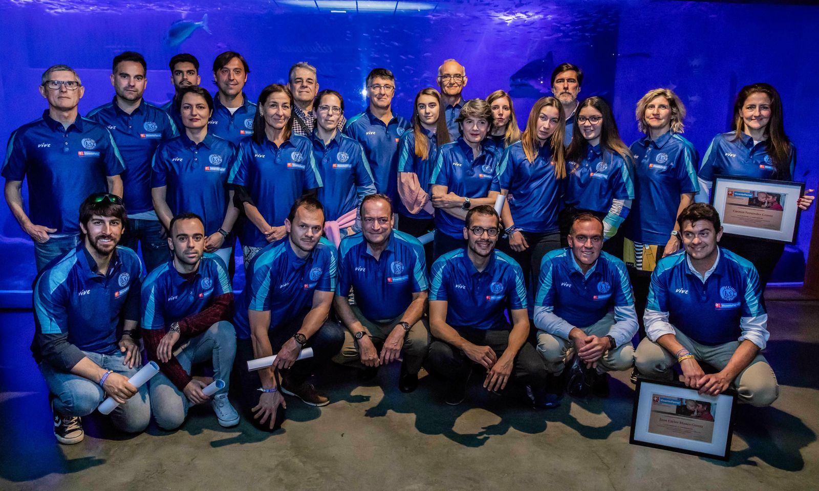 Los 27 nadadores más solidarios distinguidos por su participación en el circuito de Brazadas Solidarias y la Fundación Vicente Ferrer.
