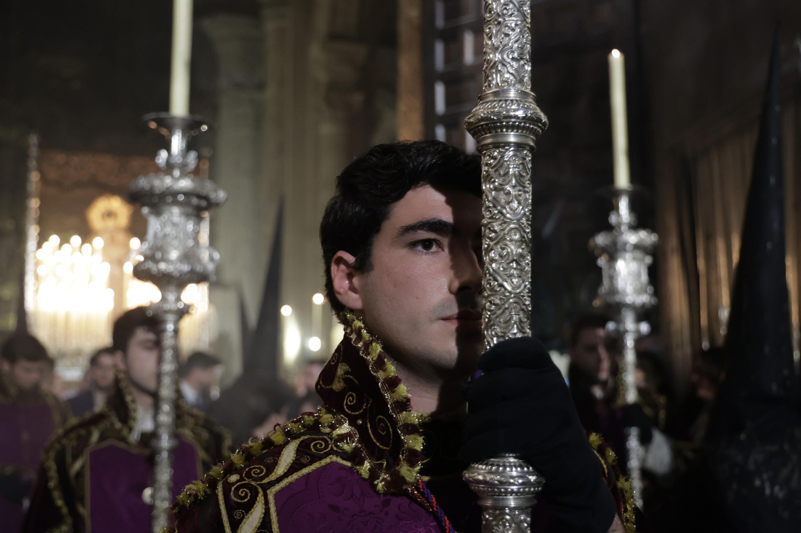 La salida de la Hermandad de el Amor en imágenes