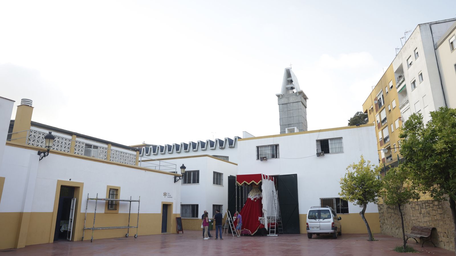 Preparativos en las iglesias de Algeciras para la Magna Mariana, en imágenes