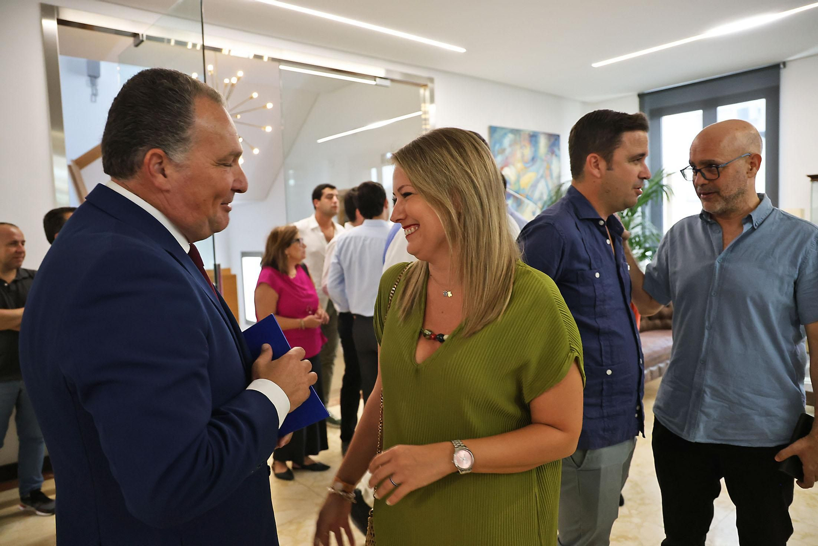 Imágenes de presentación de la guía de la Procesión Magna Mariana 2025 de Huelva Información