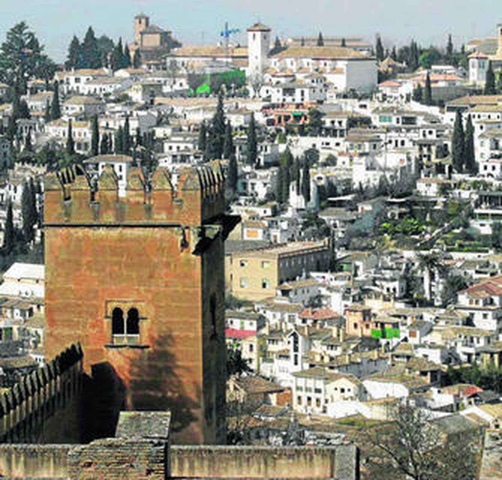 Las arquitecturas árabe y cristiana conviven juntas en las calles del Albaicín.