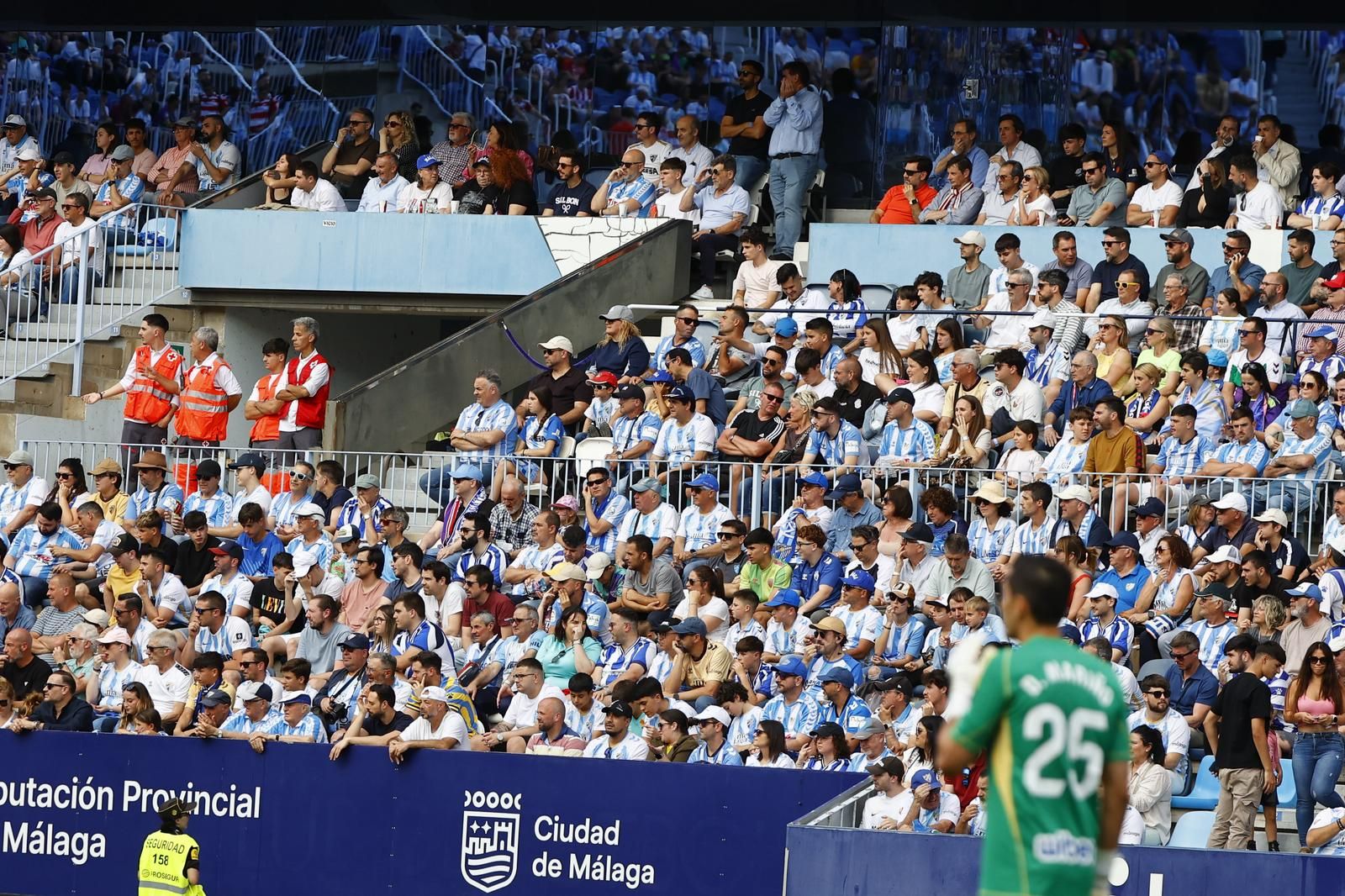 Búscate en el Málaga CF - Granada en las gradas de La Rosaleda
