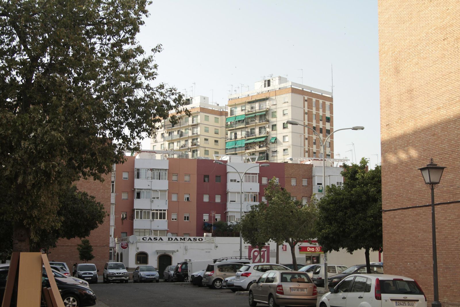 En el bloque de toldos verdes vivieron Manuel del Valle, Rafael Escuredo y Juan Salas Tornero.