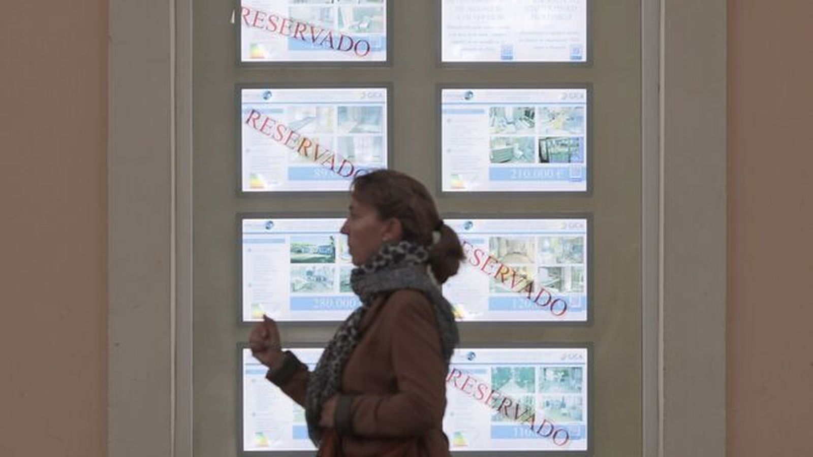 Carteles de venta de una inmobiliaria de San Fernando, en una imagen de archivo.