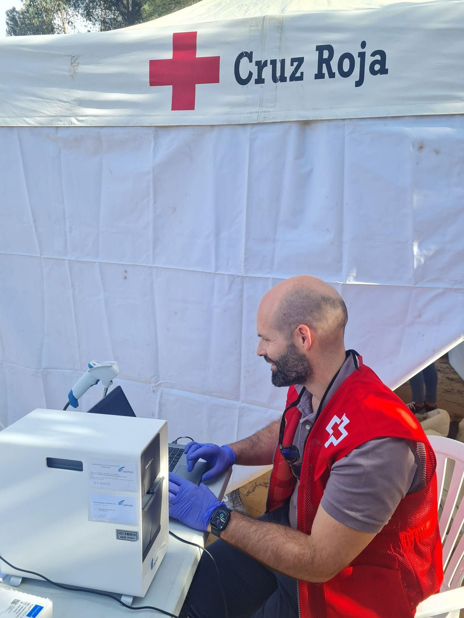 Acercan el cribado de hepatitis C a los asentamientos de inmigrantes de Huelva, en imágenes