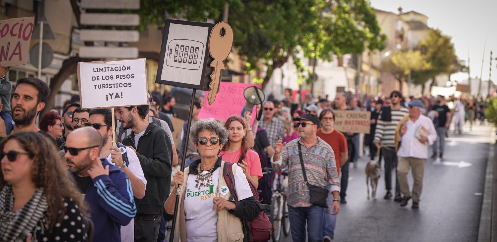 Imágenes de la numerosa participación en la manifestación 'Jerez por la Vivienda'