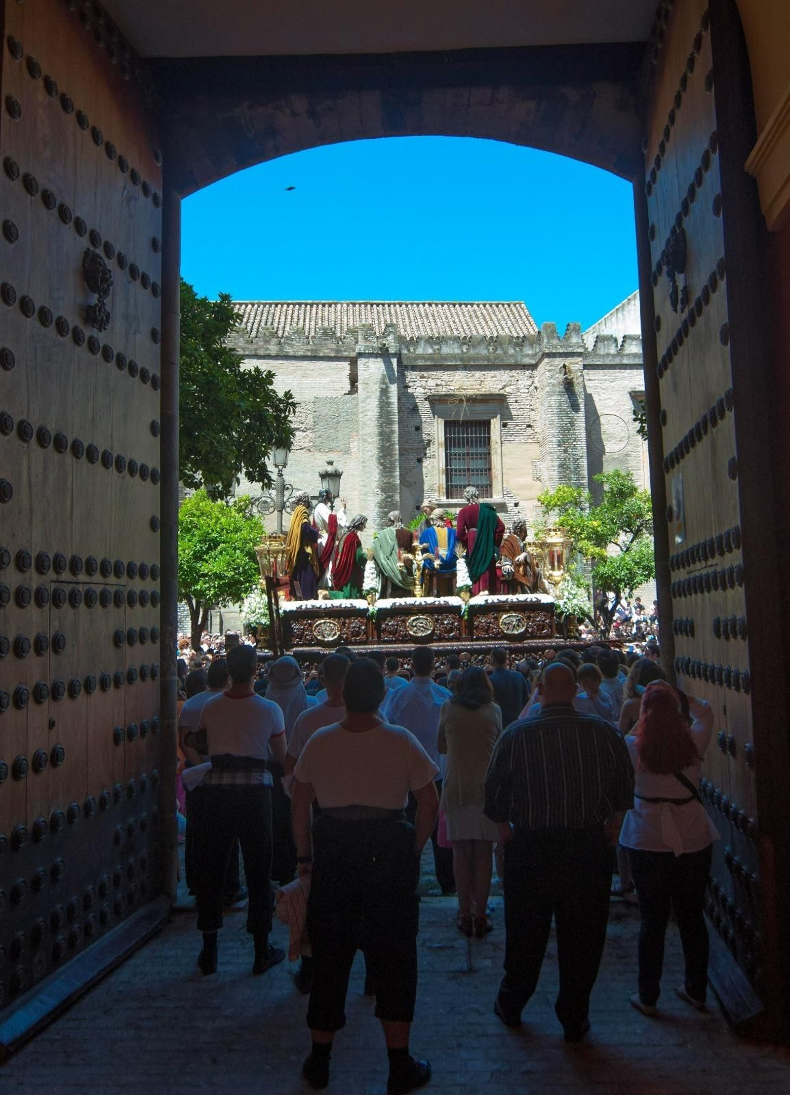 El misterio de la Sagrada Cena saliendo de Palacio en 2013