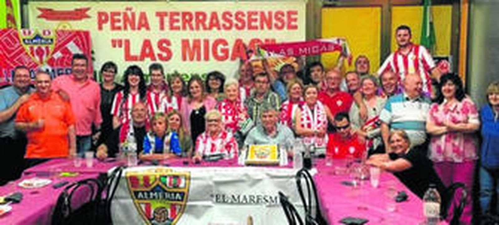 Comida de hermandad entre las peñas catalanas de Tarrasa y Mataró y la de Los Molinos, que cuenta con seguidores en Cataluña.