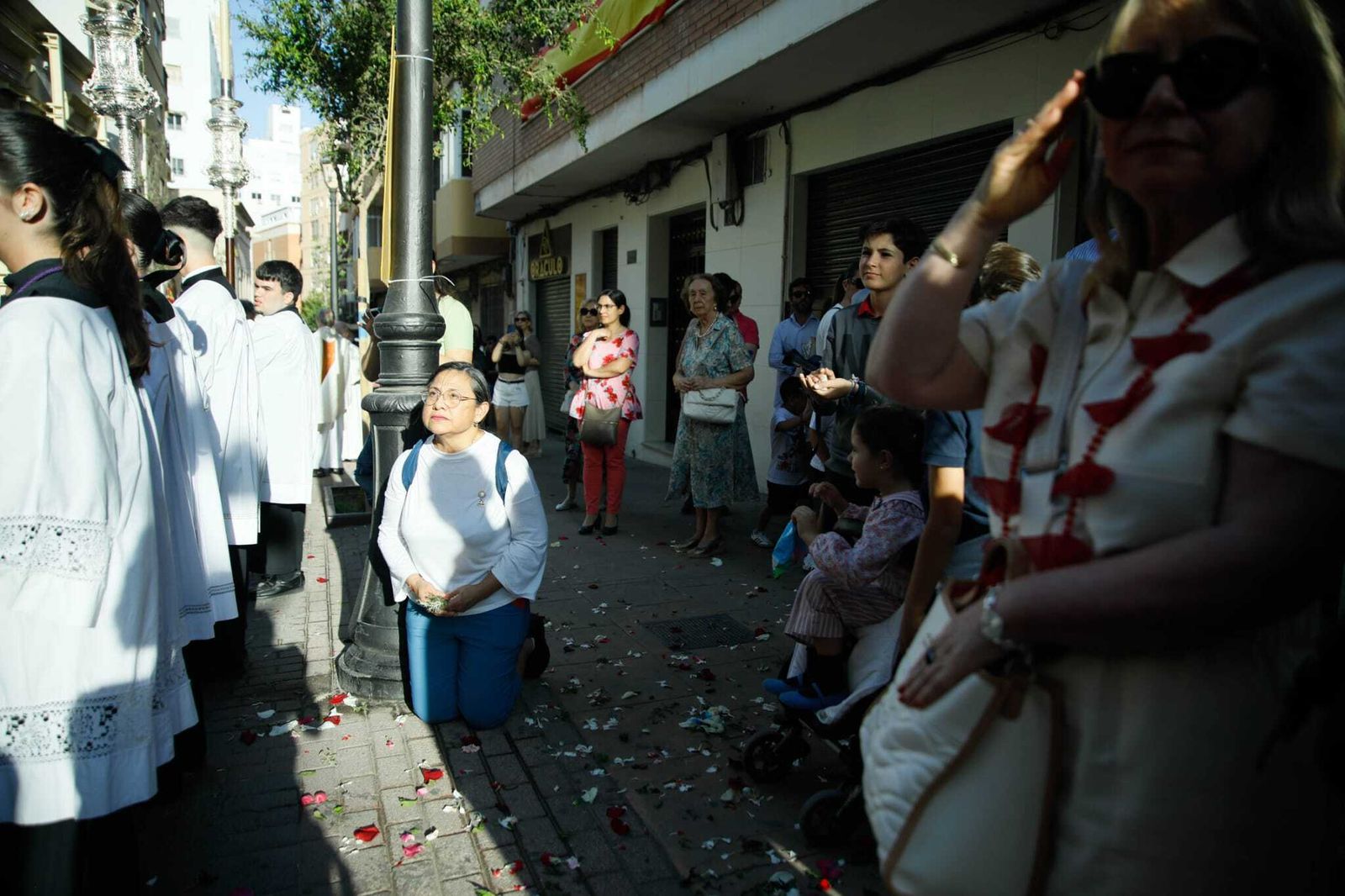 Imágenes de la procesión del Corpus Christi en Almería: así han sido la misa y la posterior marcha por la capital