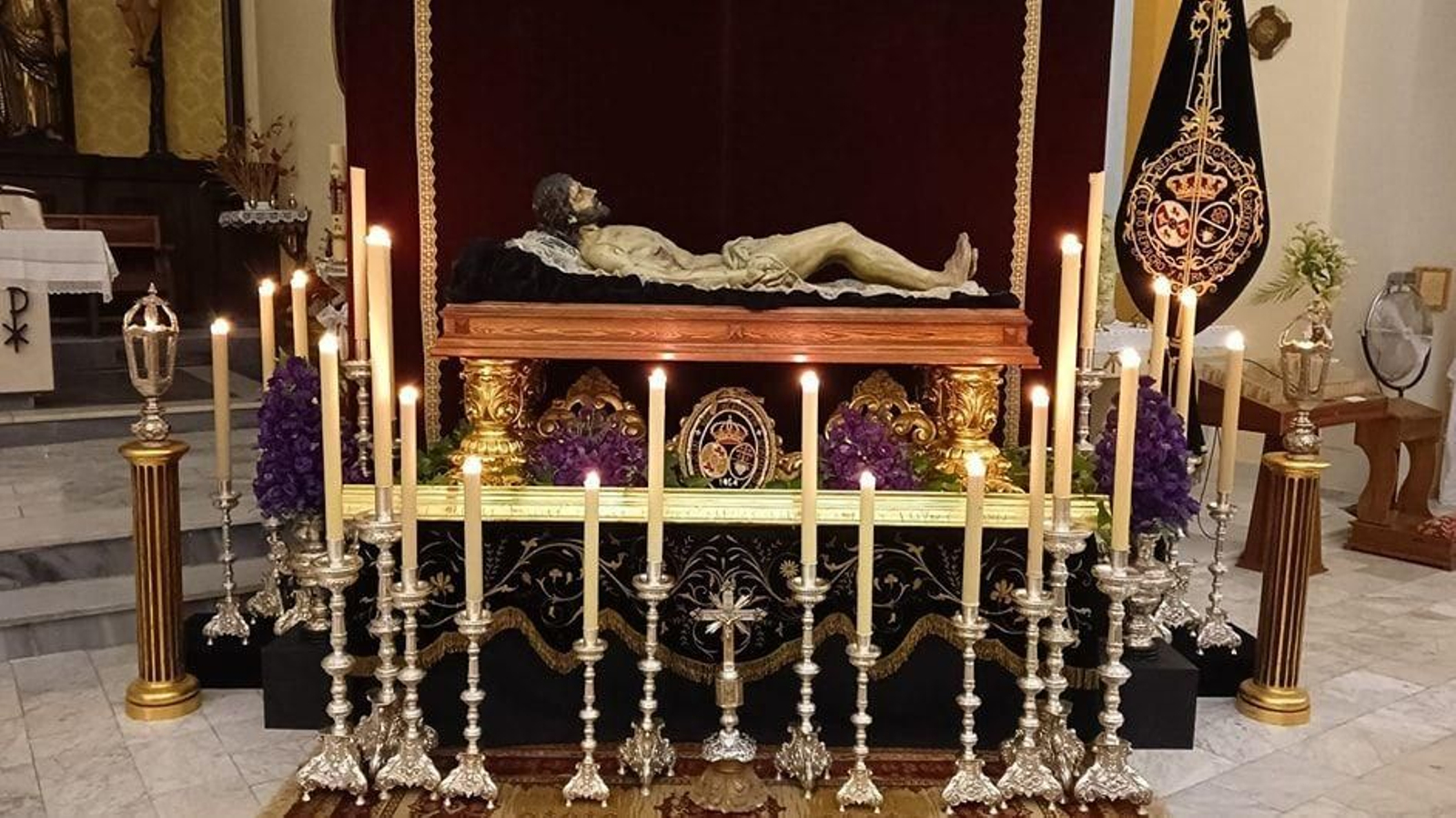 Cultos al Cristo Yacente el pasado año en la iglesia de San Juan.