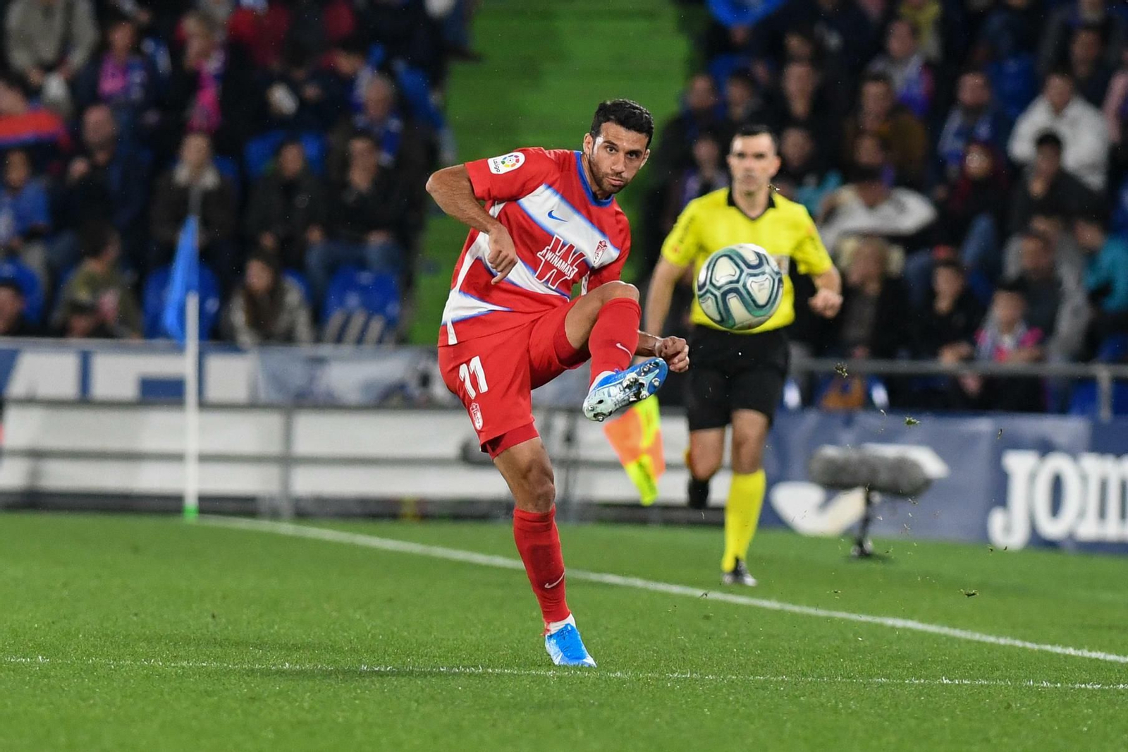 Köybasi golpea el balón