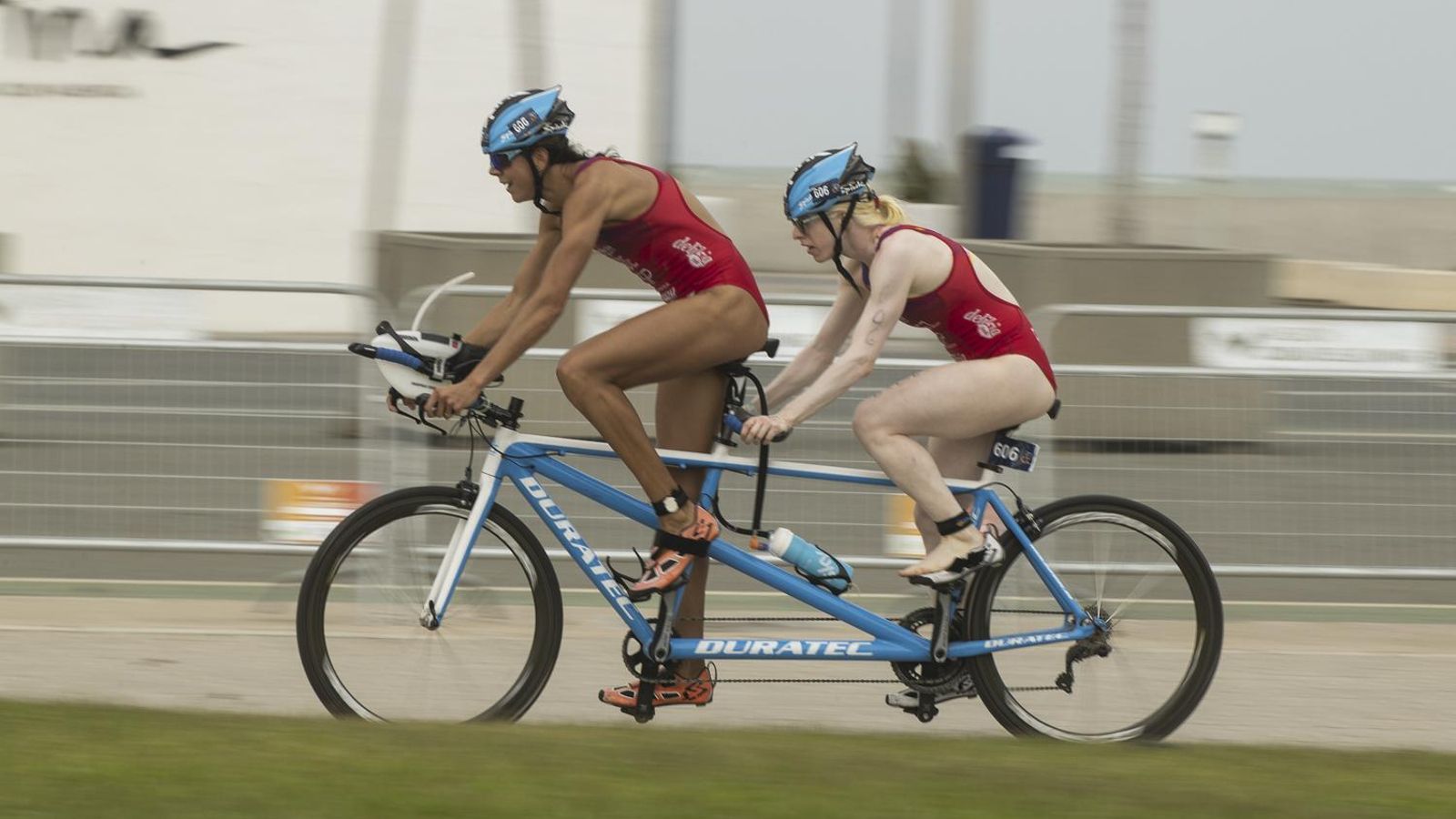En plena competición, en el tramo de bicicleta.