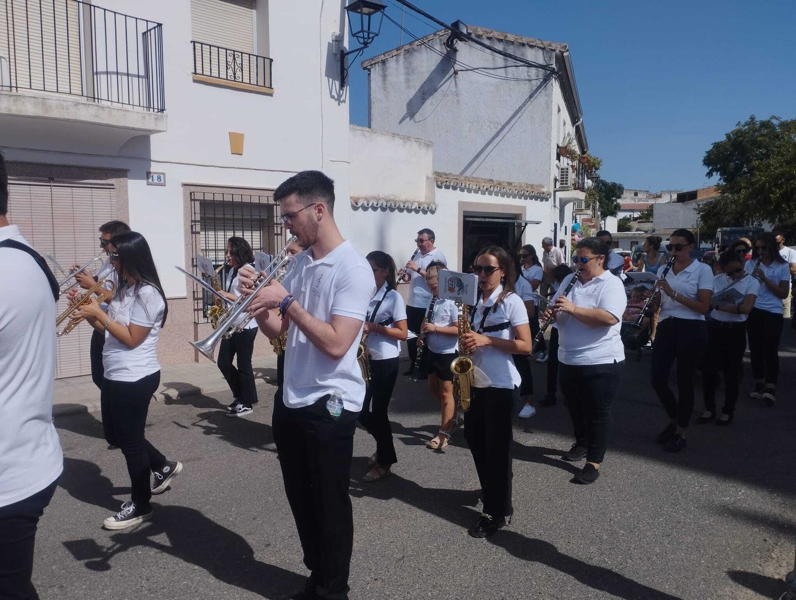 La Virgen del Sol recorre las calles de Adamuz, en imágenes