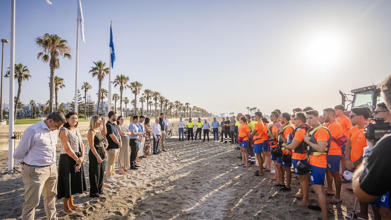 Roquetas ha dispuesto un amplio despliegue para garantizar la seguridad y limpieza en sus playas este verano.