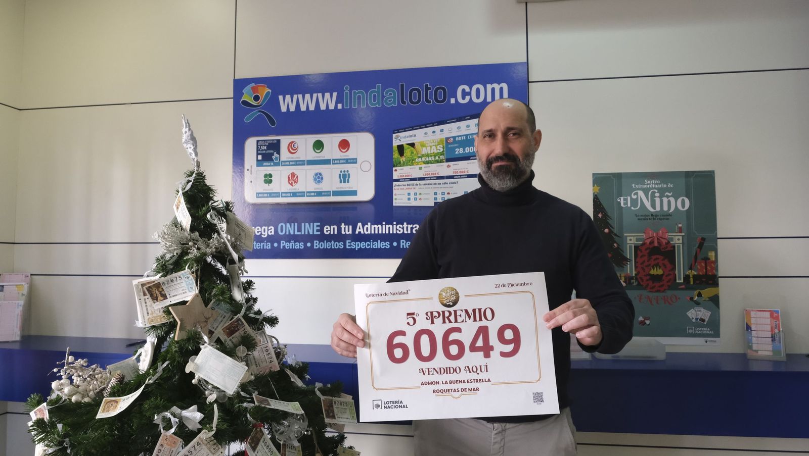 La lluvia de millones de la Lotería de Navidad llega a Roquetas, Las Norias, Las Cabañuelas y a Almería, en fotos