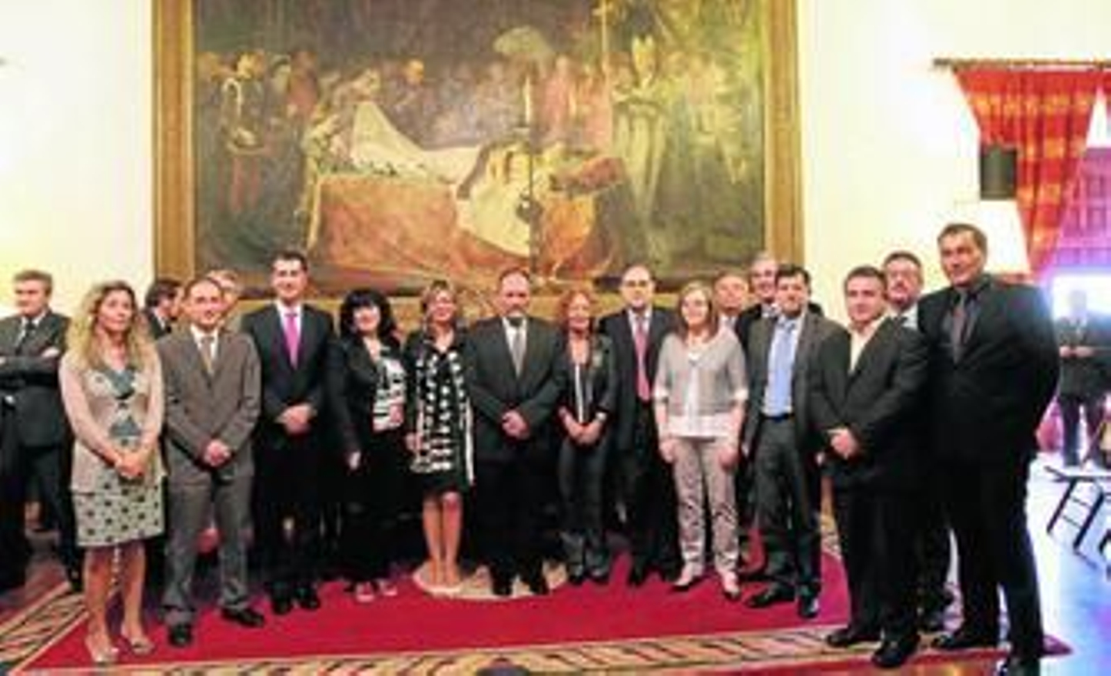 El rector, Francisco González Lodeiro junto a los doce profesores de la Universidad de Granada que recibieron ayer en el Hospital Real el Premio de Excelencia Docente 2010.