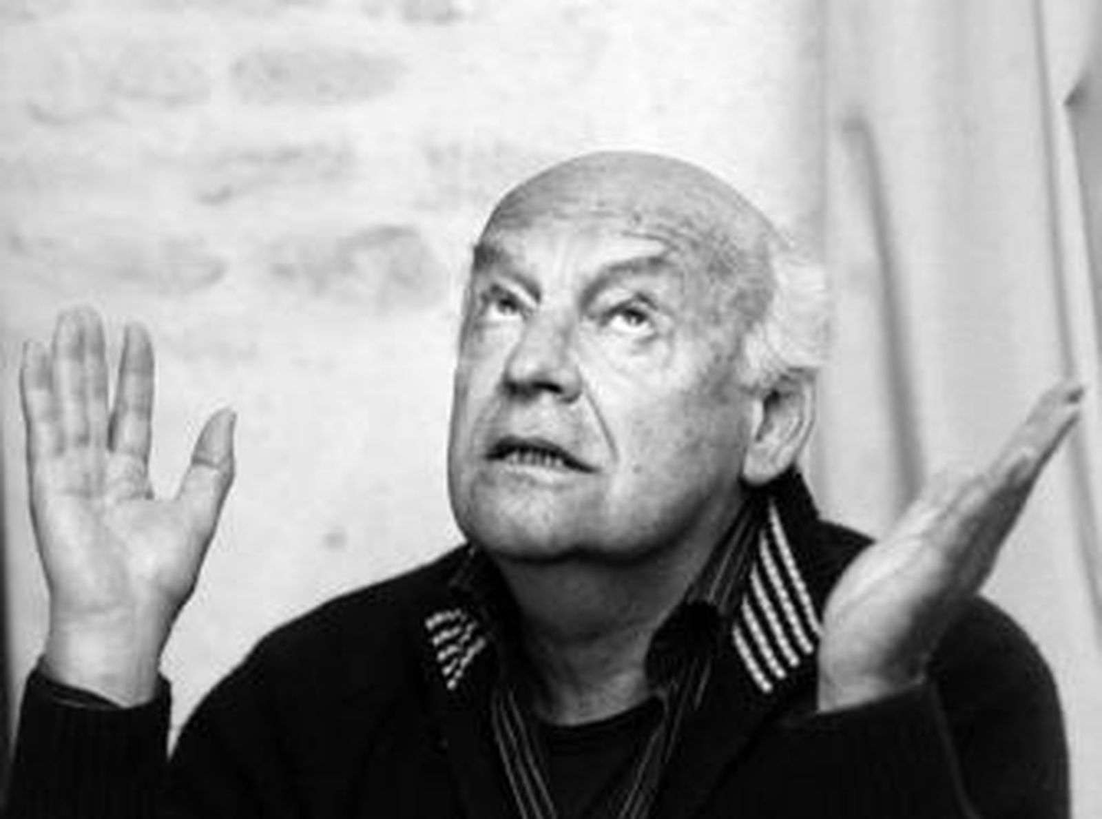 El escritor uruguayo Eduardo Galeano, ayer, durante la presentación de 'Espejos' en Sevilla.