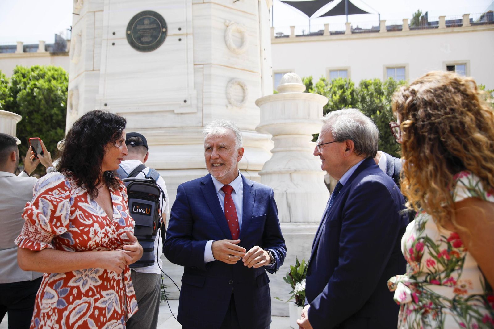 Placa de memoria histórica en el monumento de los coloraos, en imágenes