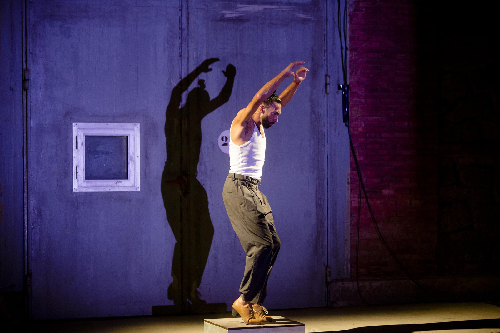 Eduardo Guerrero, durante su espectáculo en los depósitos de Tabacalera.