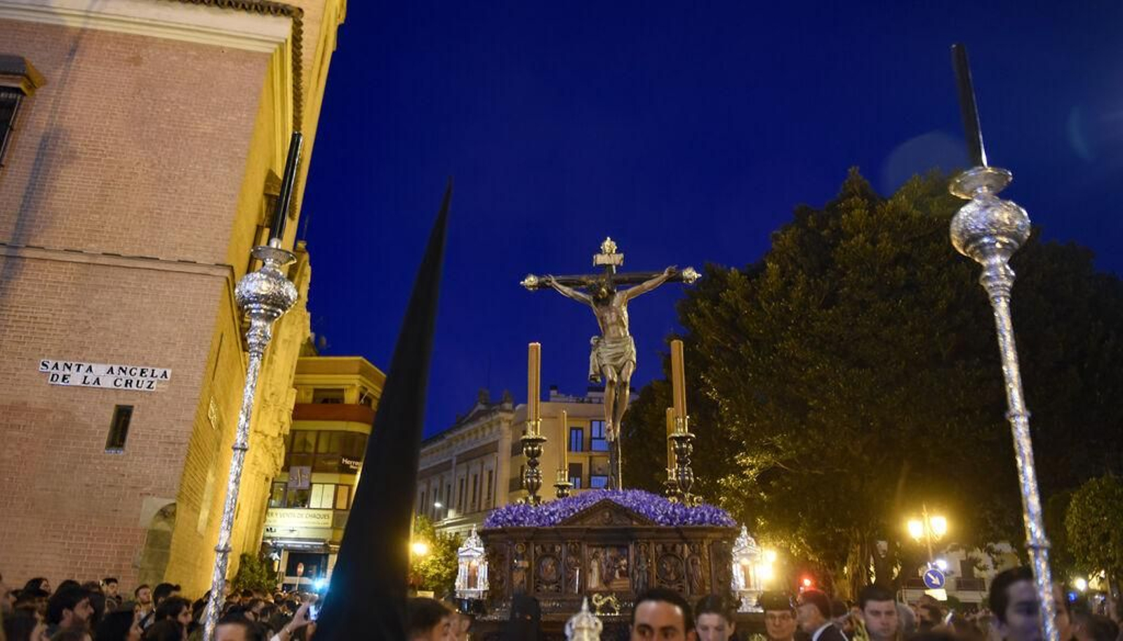 El Cristo de Burgos fue realizado en 1573 por Juan Bautista Vázquez "El Viejo"