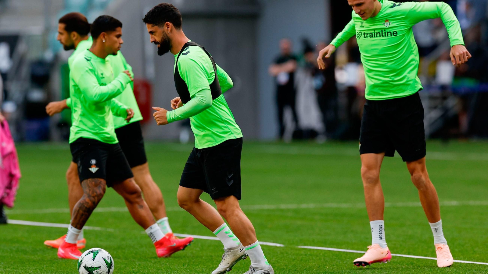 Isco toca balón en un entrenamiento de principios de mes.