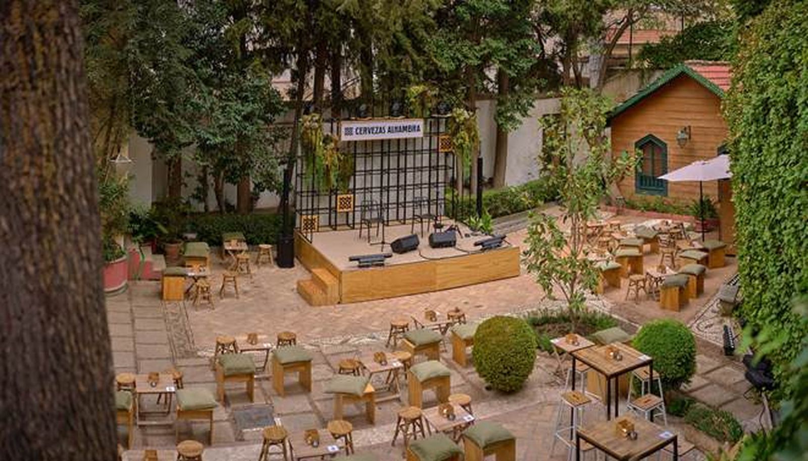Cervezas Alhambra trae a Granada un jardín para disfrutar sin prisas