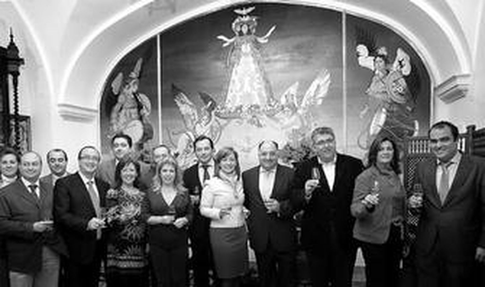 Concejales socialistas y populares brindan el pasado miércoles en la fiesta navideña de la Cadena Ser en las Bodegas Real Tesoro.