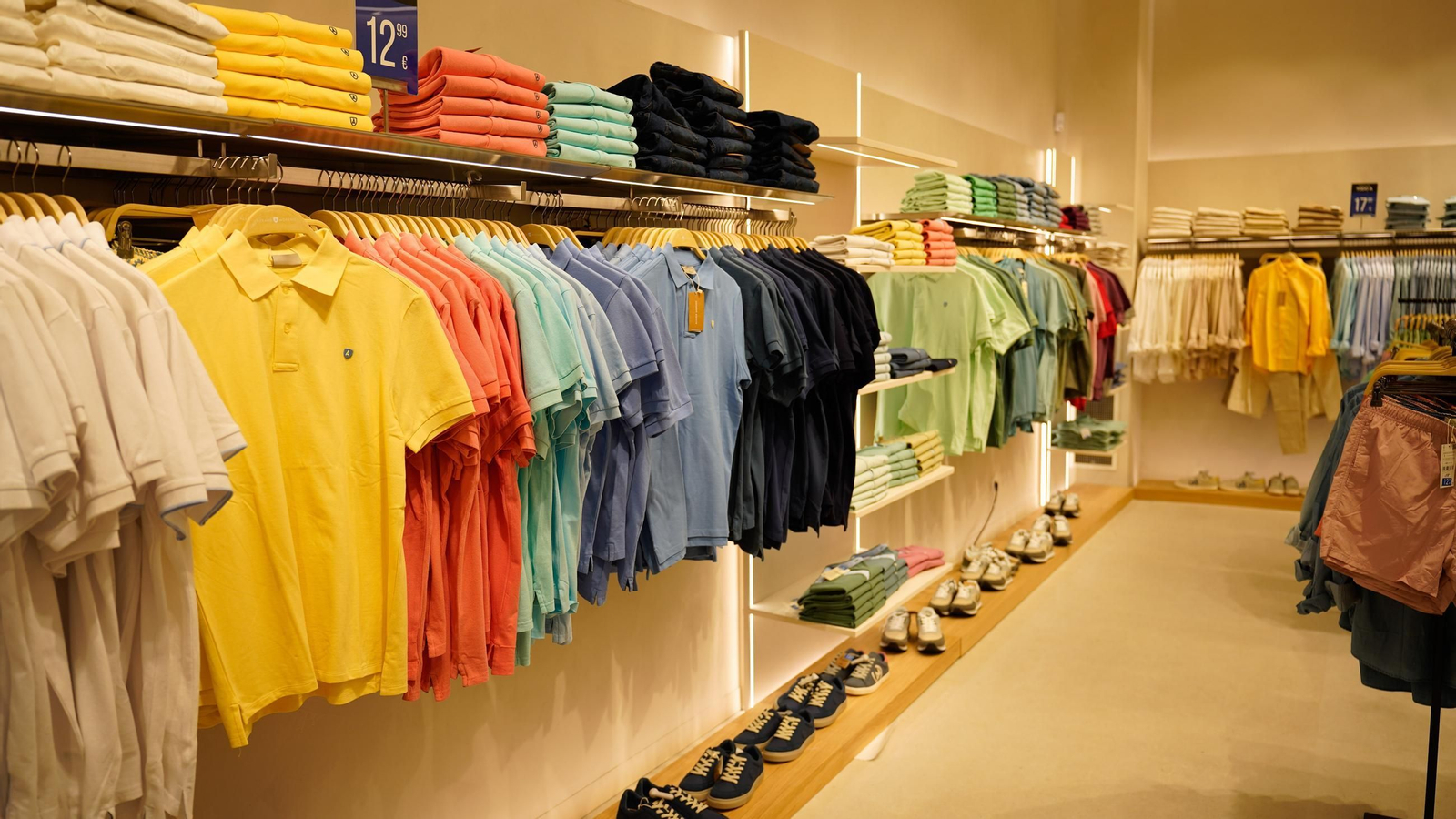 Fotos de la apertura de la marca Álvaro Moreno en el Centro Comercial Puerta Europa de Algeciras