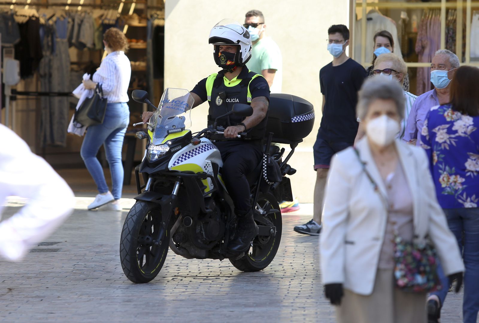Las fotos del centro de Málaga, de vuelta a la vida con la desescalada