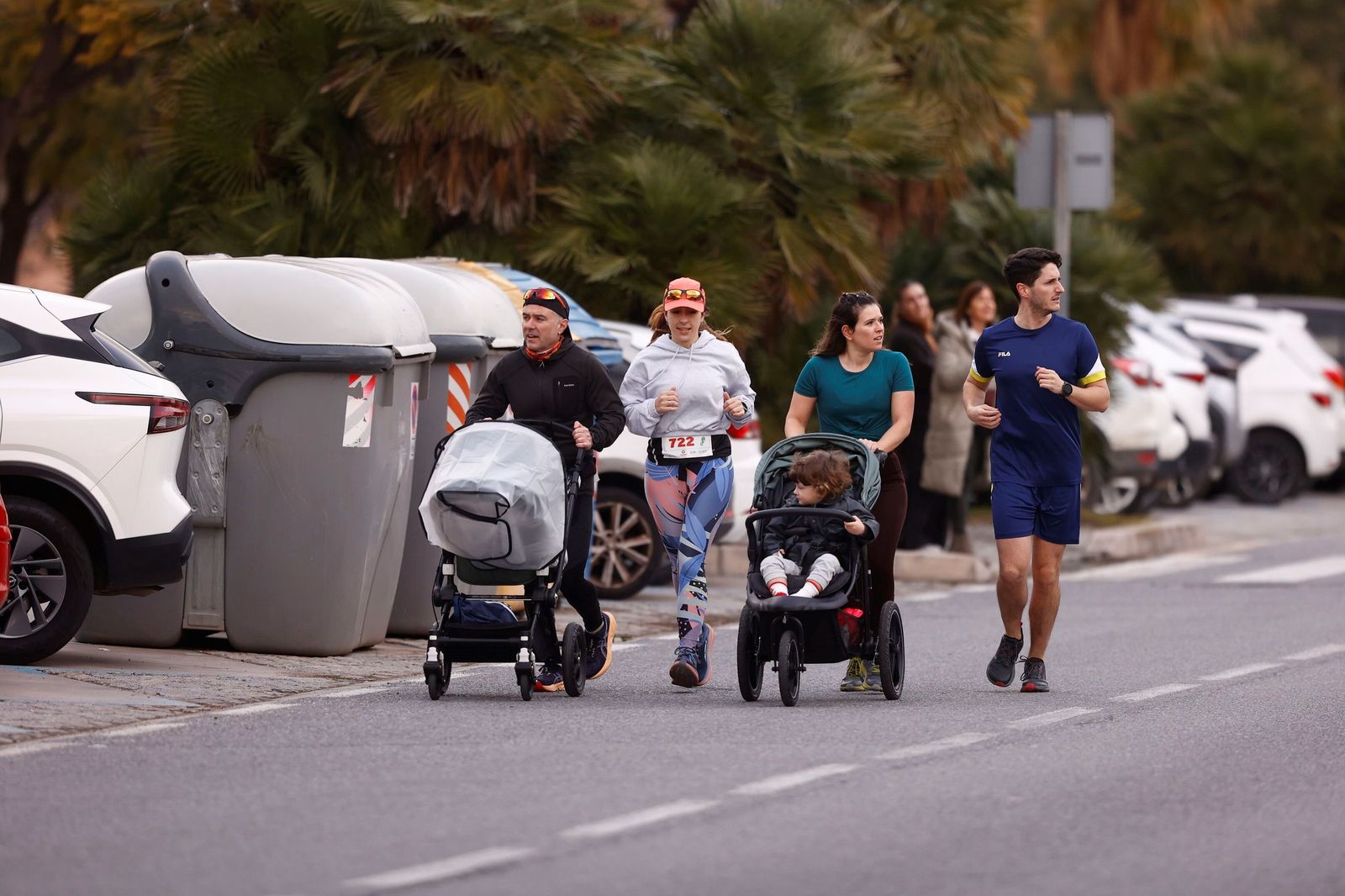 Búscate en las fotos de la Carrera contra el cáncer en Málaga