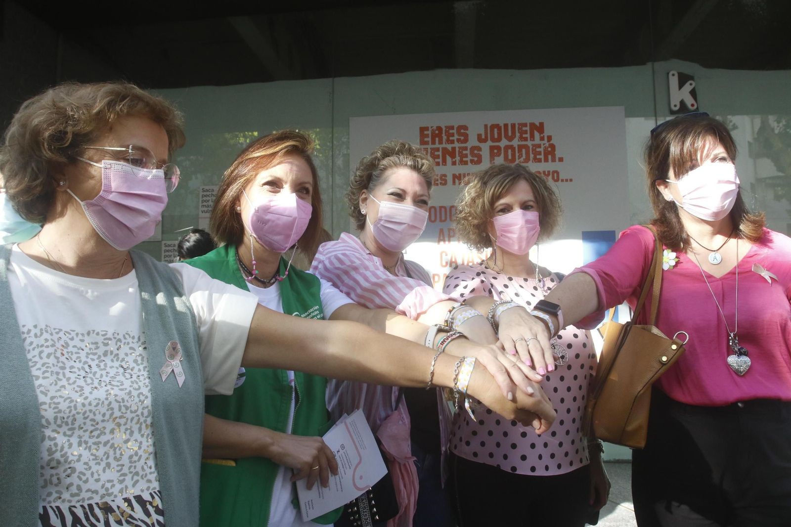 El Día Mundial de la Lucha contra el Cáncer de Mama en Córdoba, en imágenes