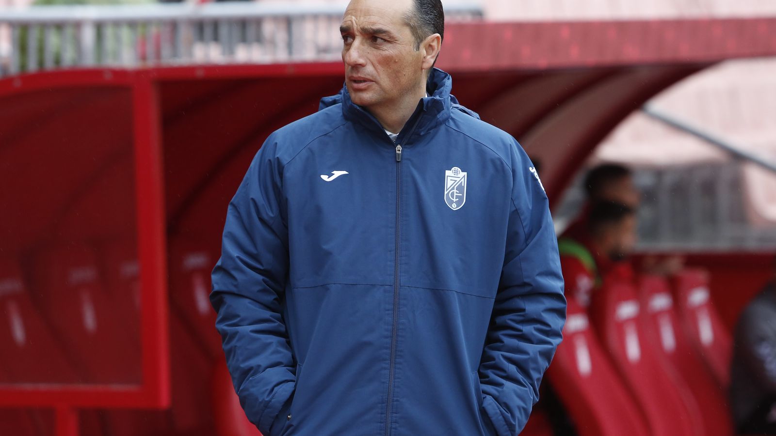 Oltra en su época como entrenador del Granada CF.