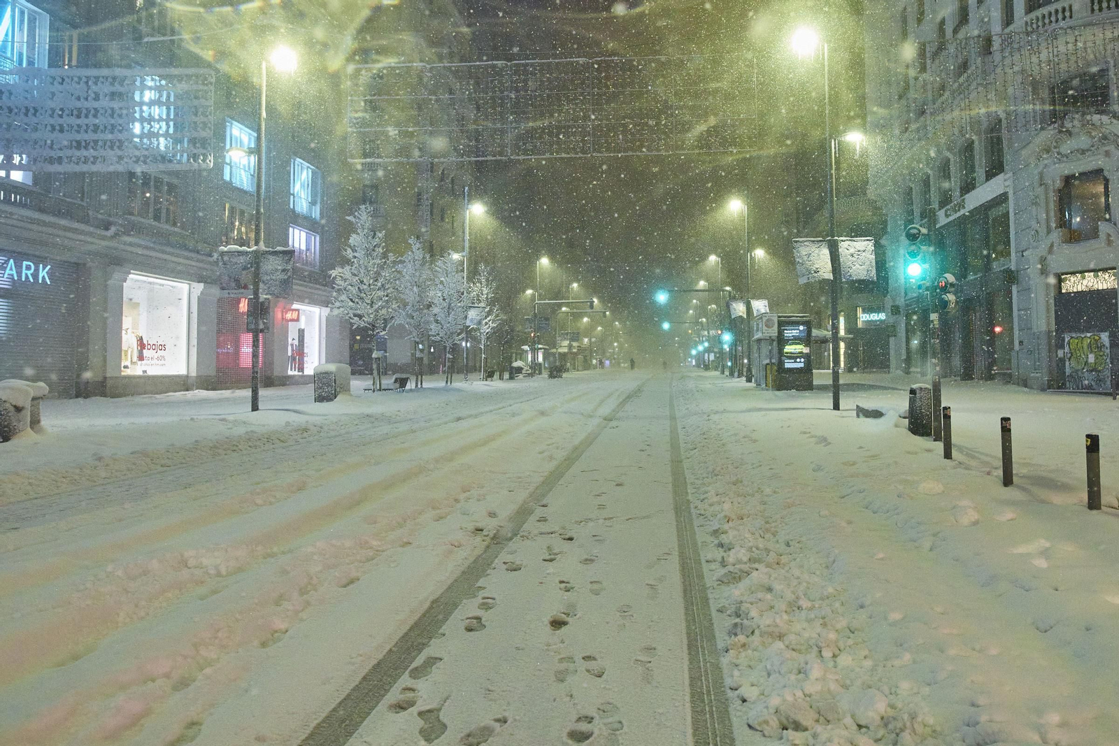 El segundo día del temporal 'Filomena' en imágenes: más nieve y caos