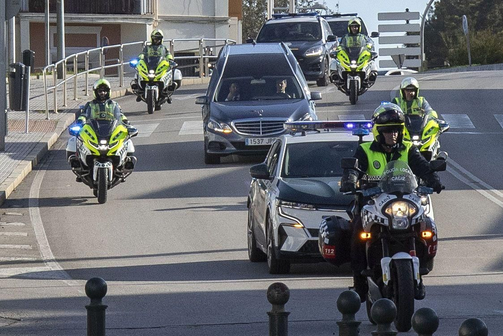 Los restos de uno de los dos guardias civiles fallecidos en Barbate llegan a la capilla ardiente. Los restos de uno de los dos guardias civiles fallecidos en Barbate llegan a la capilla ardiente.