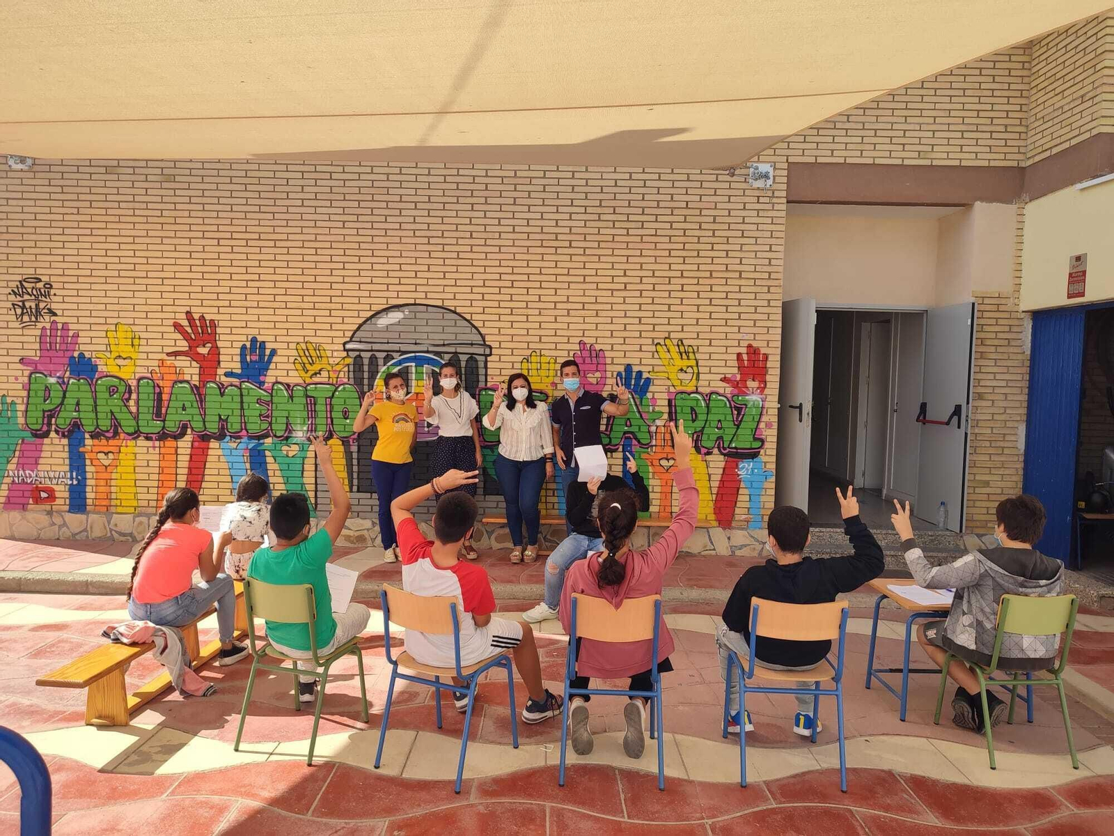 El Parlamento se celebra con varios alumnos mediadores y la presencia del maestro.