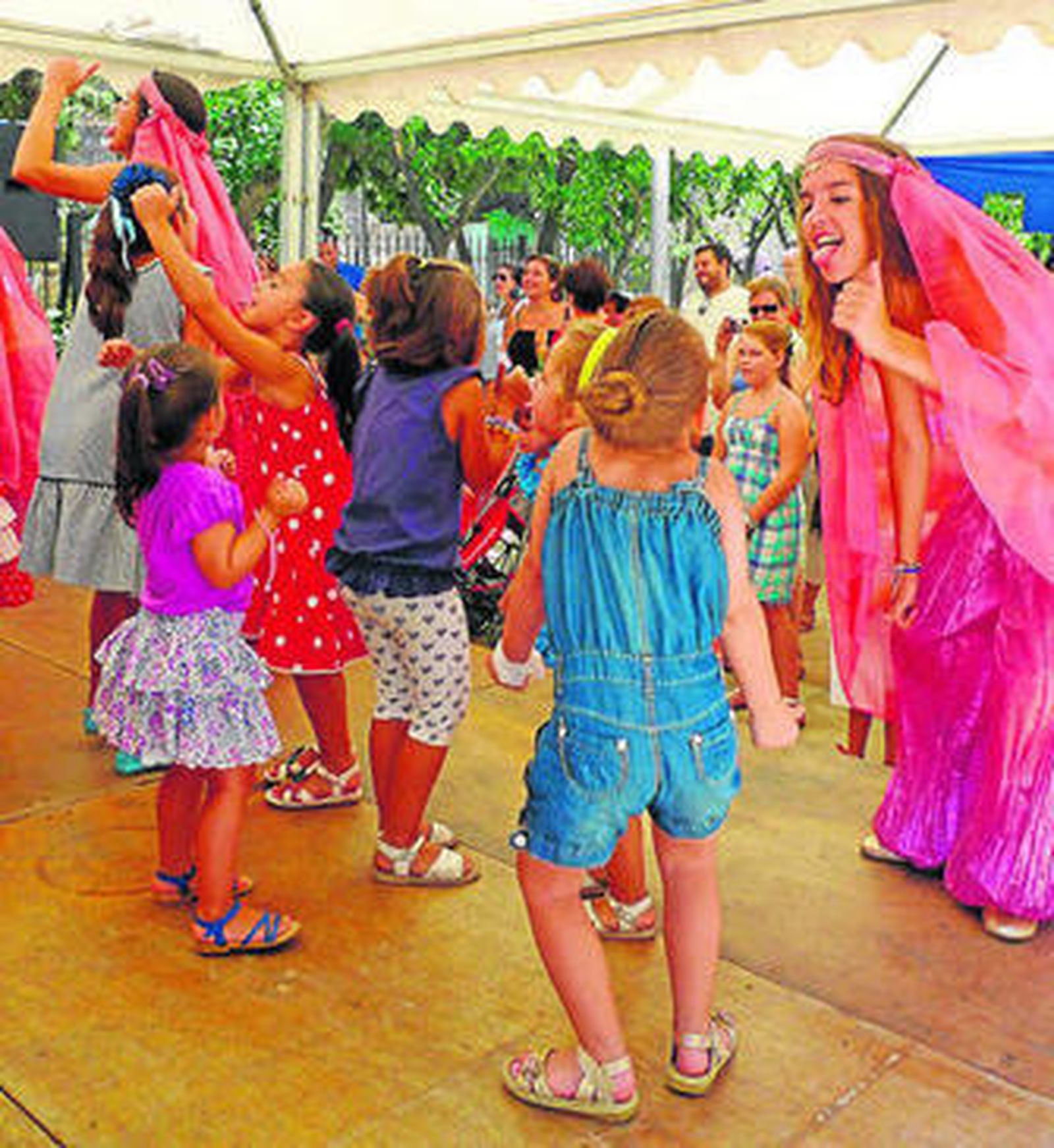 Niños ayer participando en una actividad de la Feria Medieval.