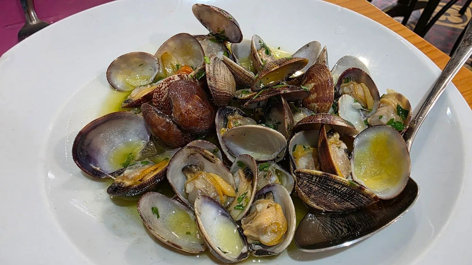 Casa Rafael (Casa de Comida en Cádiz). De esencia gaditana para los que buscan una buena lubina, urta o galeras, guisos y chicharrones