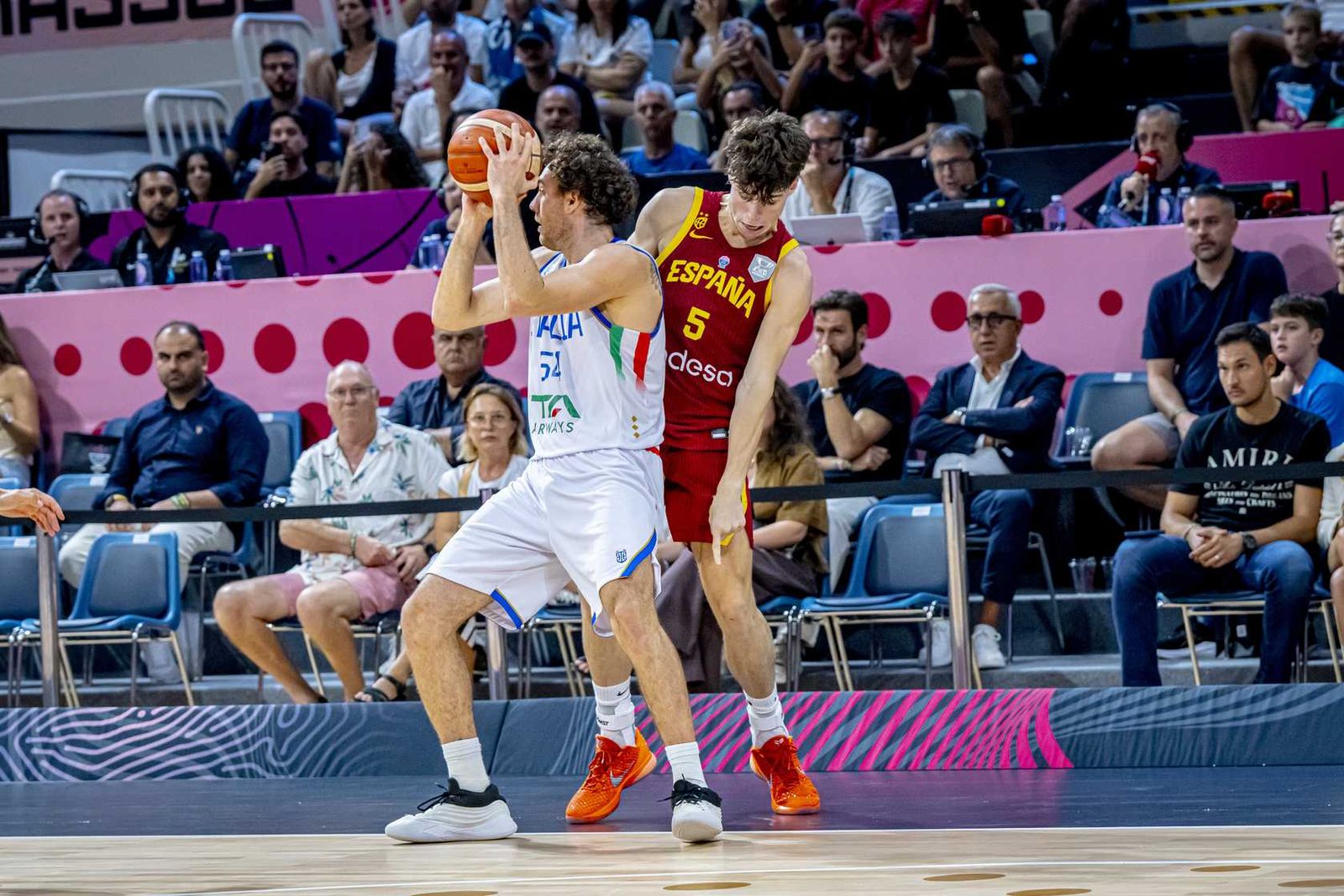 Eurobasket 2025: España y Mario Saint-Supéry se asoman al abismo