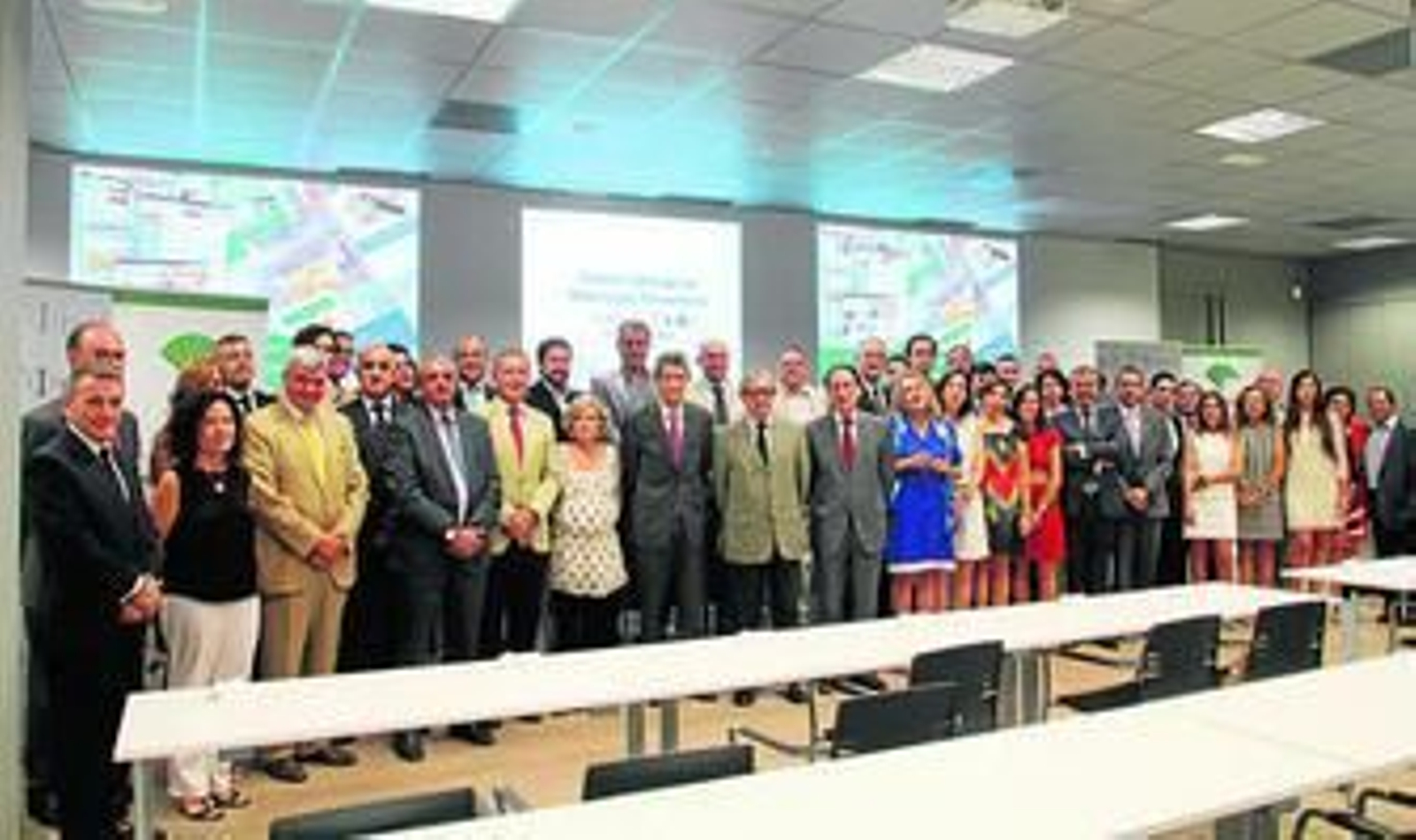 La inauguración del nuevo Centro Unicaja de Educación Financiera contó con la presencia del presidente de la Fundación Bancaria Unicaja, Braulio Medel.