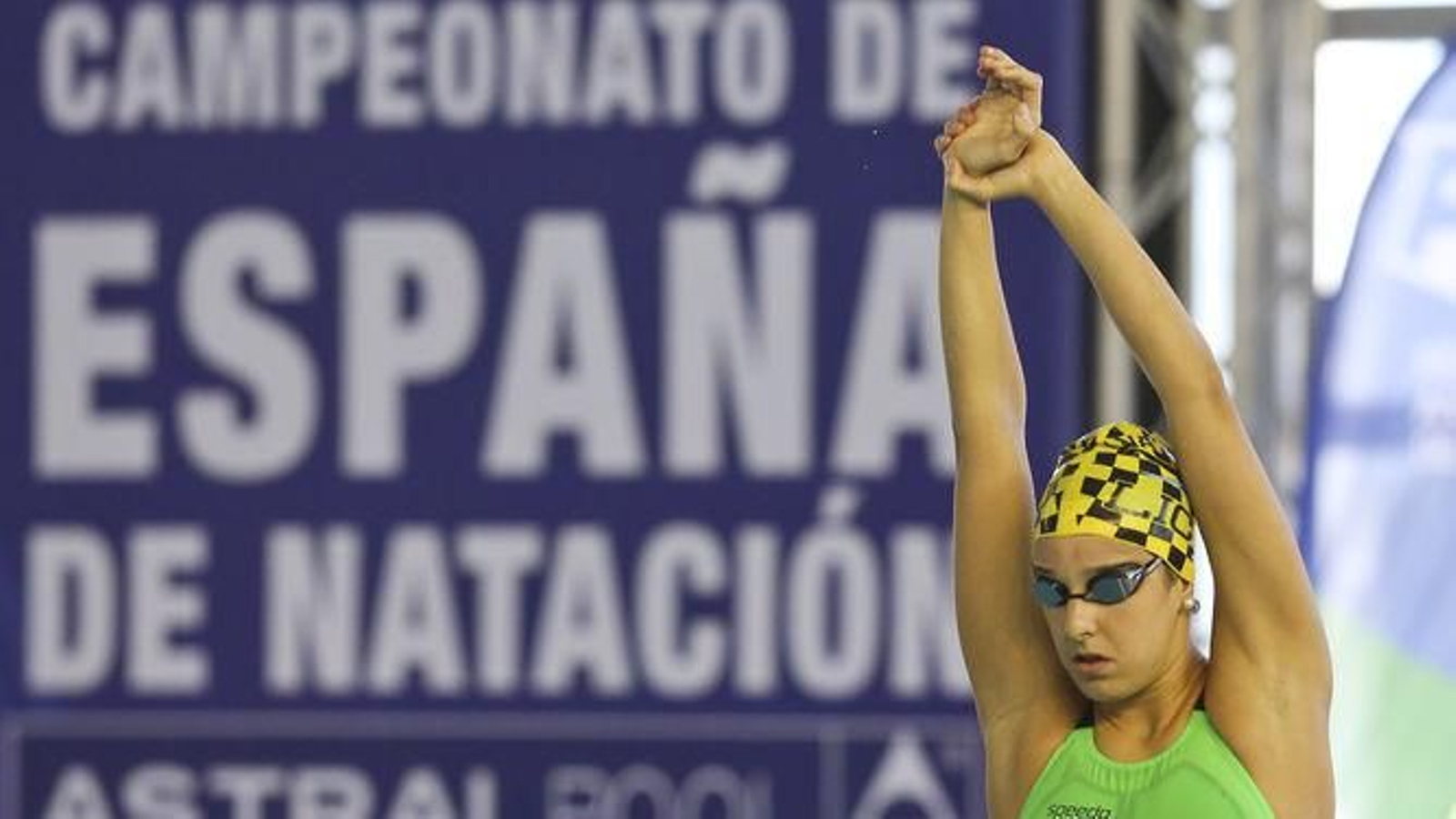 María de Valdés, se prepara antes de una prueba.