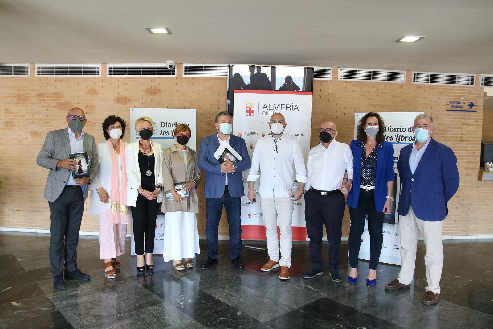 Fotogalería de Diario de los Libros, con Fernando J. Múñez y su obra 'Los diez escalones'