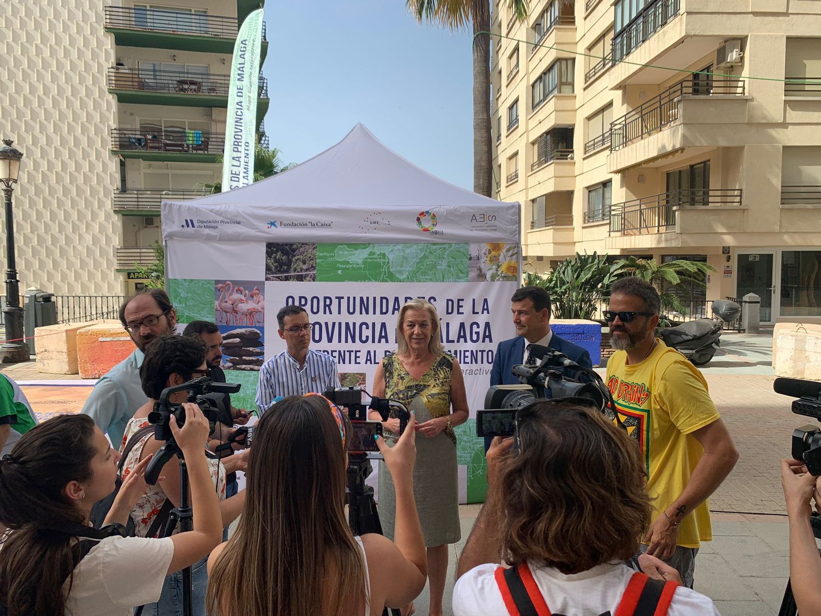 La presentación en Marbella del mapa gigante interactivo de la Diputación.