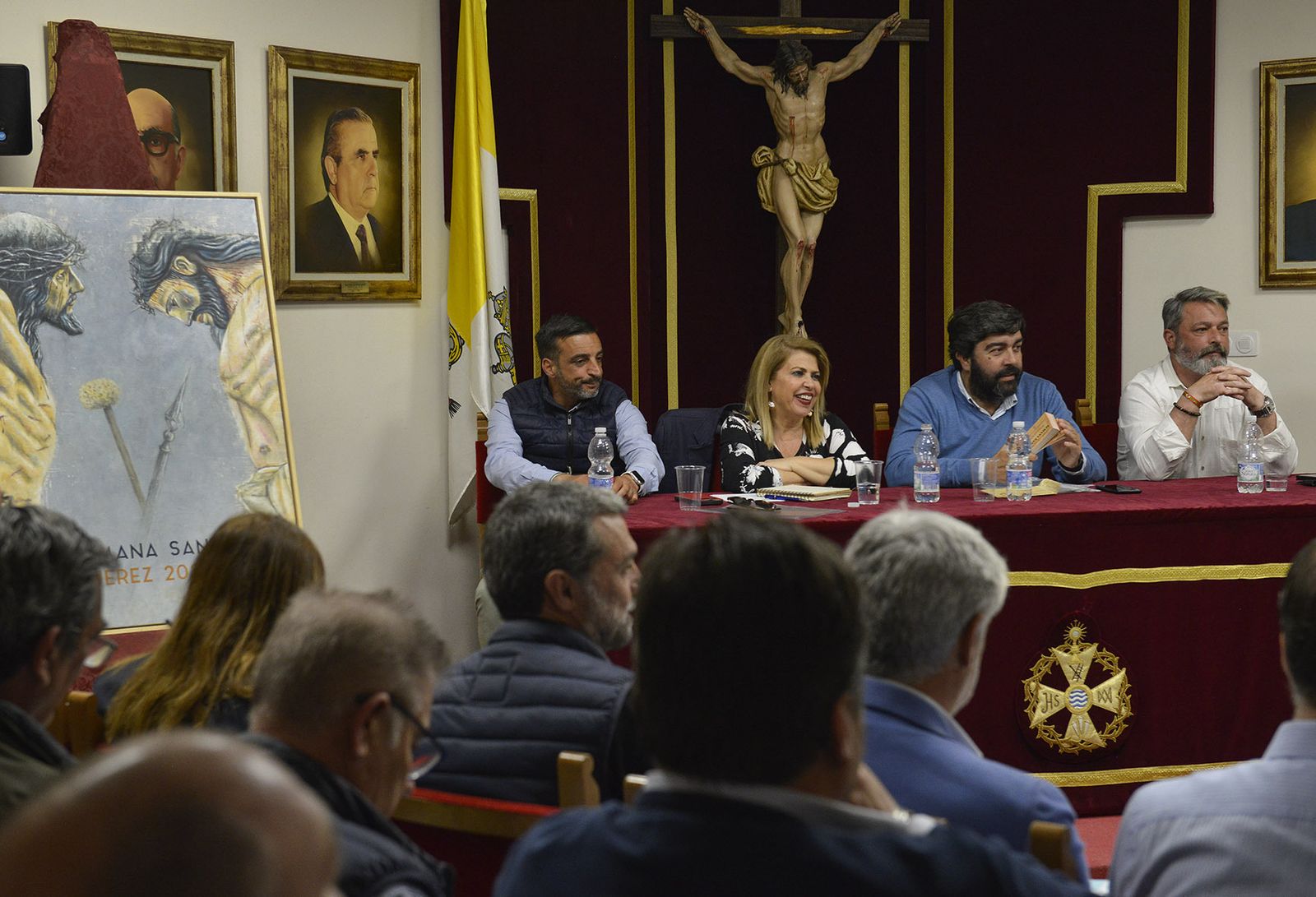 Reunión mantenida entre parte del gobierno municipal y miembros de hermandades.